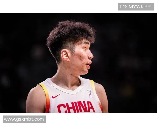 余嘉豪：从青涩少年到篮球场上的璀璨新星的成长之路